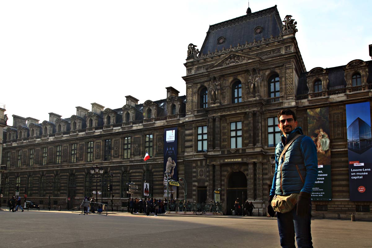 محوطه موزه لوور - سفرنامه پاریس