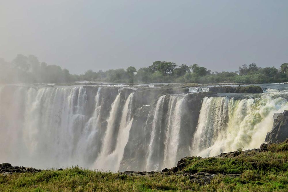 آبشار ویکتوریا بزرگترین آبشار آفریقا