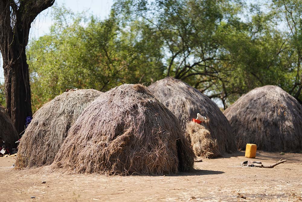 خانه های مردم قبیله مورسی - سفرنامه اتیوپی